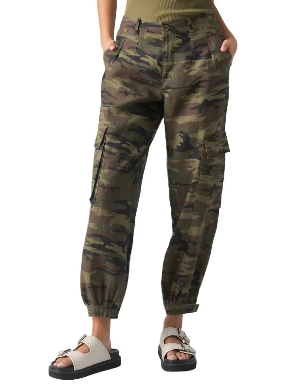 Pleated Camo Linen Cargo Pant In Little Hero